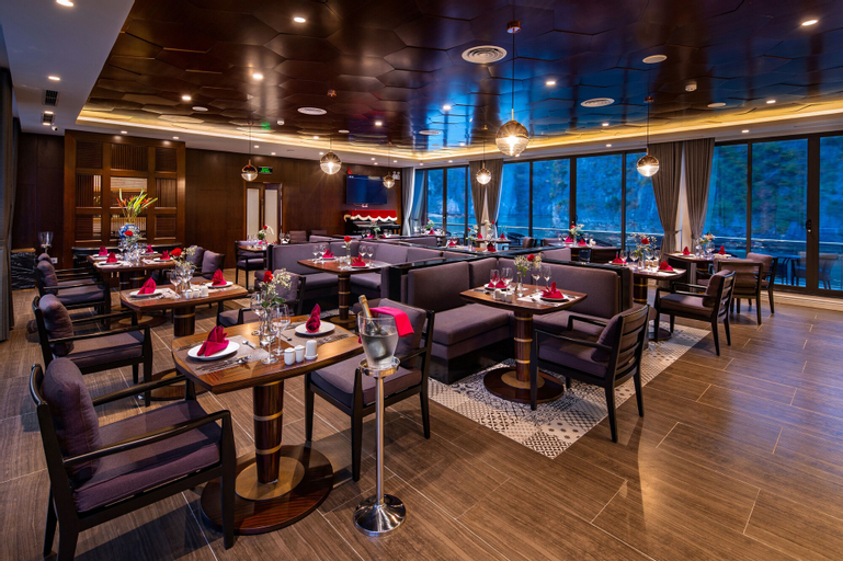 Food & Drinks 4, Stellar of the Seas, Hoàn Kiếm