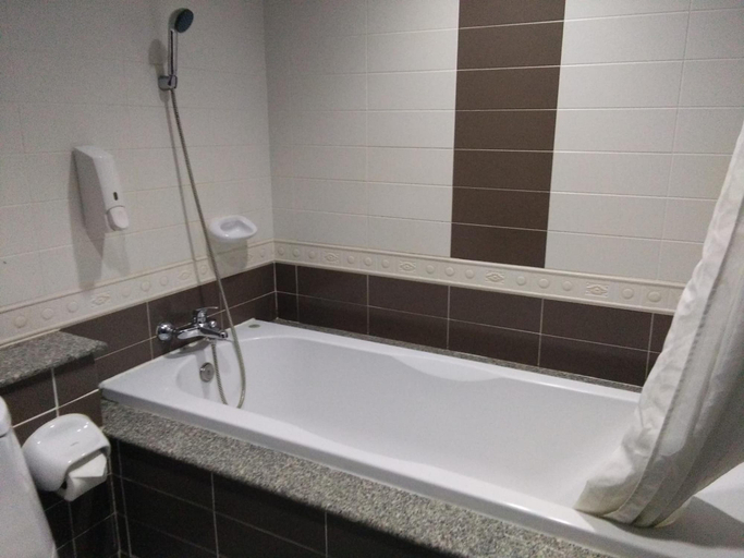Bathroom 5, The Park 304, Sri Mahar Pho