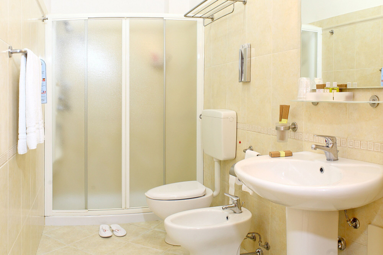 Bathroom 5, Hotel Centrale Spa & Relax, Trapani