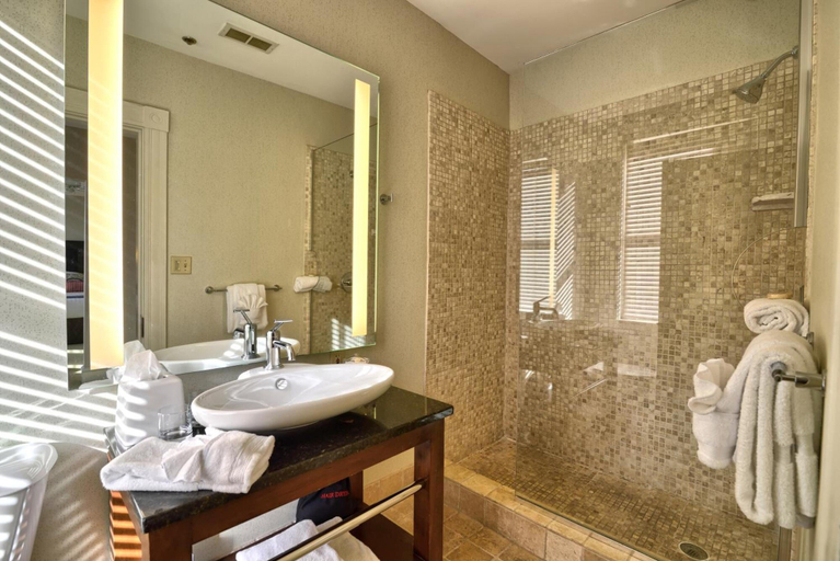 Bathroom 3, The Centennial, Merrimack