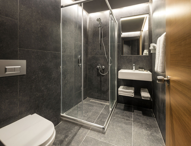 Bathroom 5, Marius Hotel, Fatih