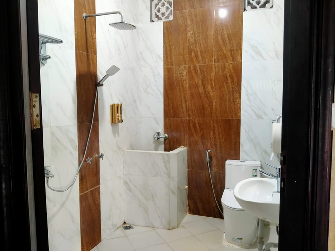 Bathroom 4, Villa Golden Peak, Malang