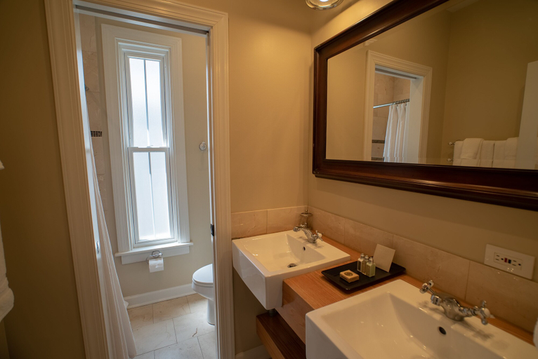 Bathroom 4, Roscoe Village Guesthouse, Cook