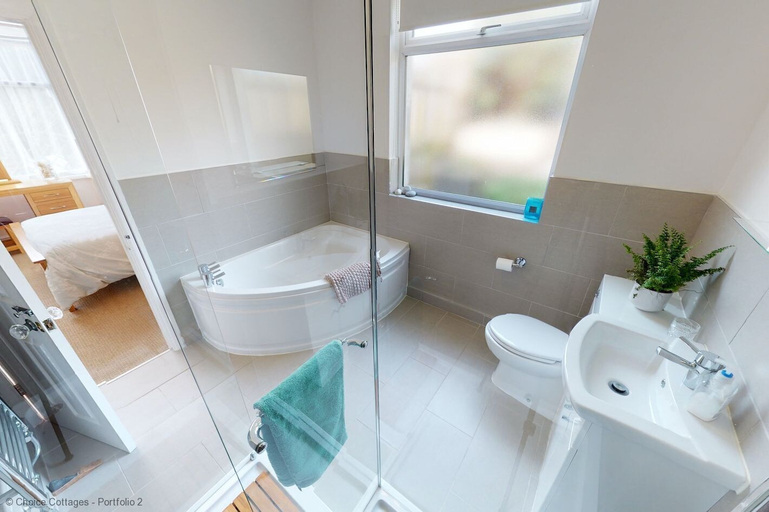 Bathroom 4, Woolacombe Little Quest 1 Bedroom, Devon
