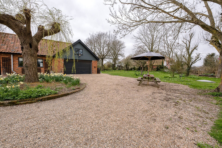 Exterior & Views 2, Red House Loft East Green Air Manage Suffolk, Suffolk