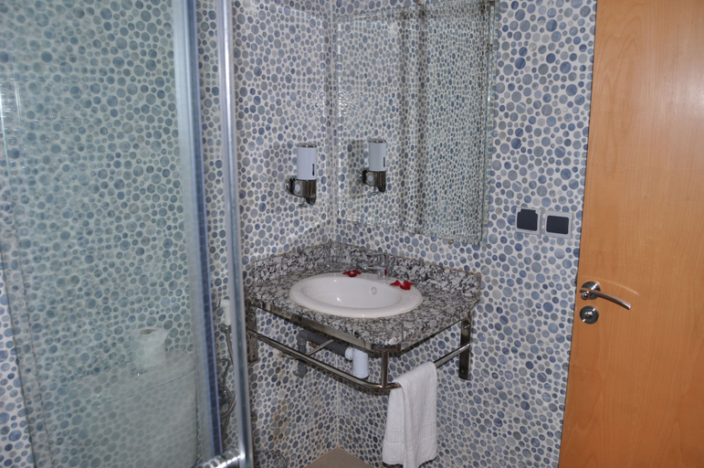 Bathroom 3, Appart Hôtel Sofines, Agadir-Ida ou Tanane