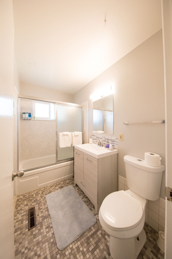 Bathroom, Home Suite Home, Contra Costa