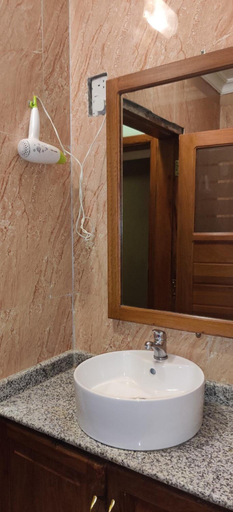 Bathroom, Summit Lodge, Arusha