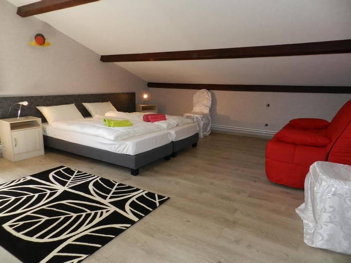 Bedroom 4, Gîte du Domaine des Pierres Dorées, Rhône