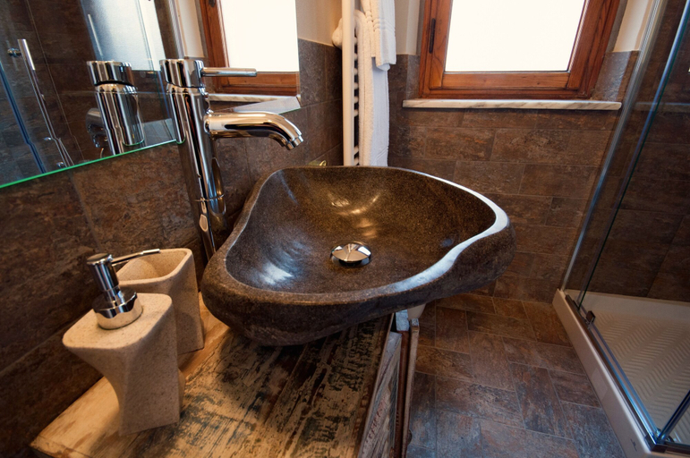Bathroom 5, B&B Corte Toro, Lucca