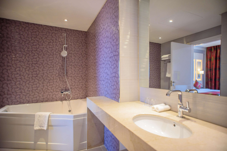 Bathroom 4, Golden Tulip Le Diplomate Cotonou, Cotonou