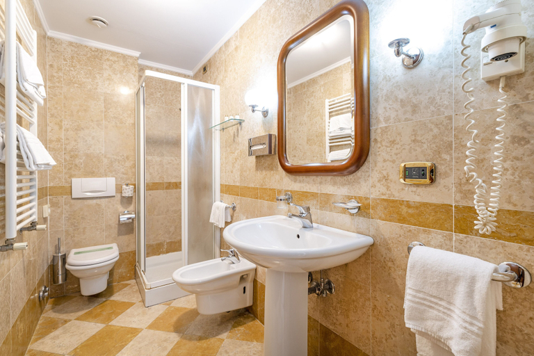 Bathroom 5, Hotel Panorama, Venezia