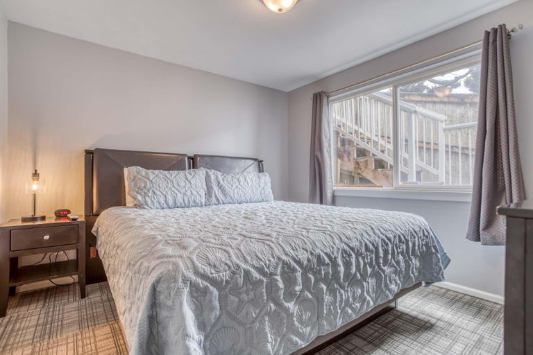 Bedroom 1, Nantucket Inn #1, Lincoln