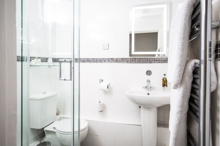 Bathroom 4, Beaumont House, Gloucestershire