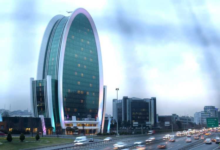 Exterior & Views 16