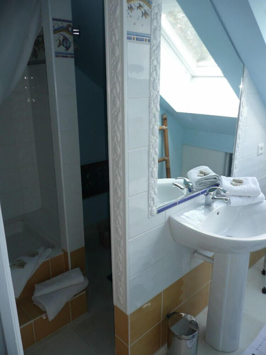 Bathroom 5, Chambres d'hôtes La Bruyère, Calvados