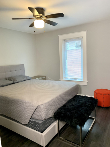 Bedroom 3, Texas Hold-em Duplex- 3BR Free Parking, Niagara