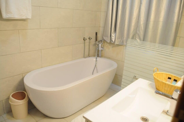 Bathroom 4, Rushel Kivu Lodge, Rutsiro