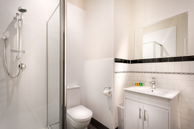 Bathroom 5, Como Court, Melbourne
