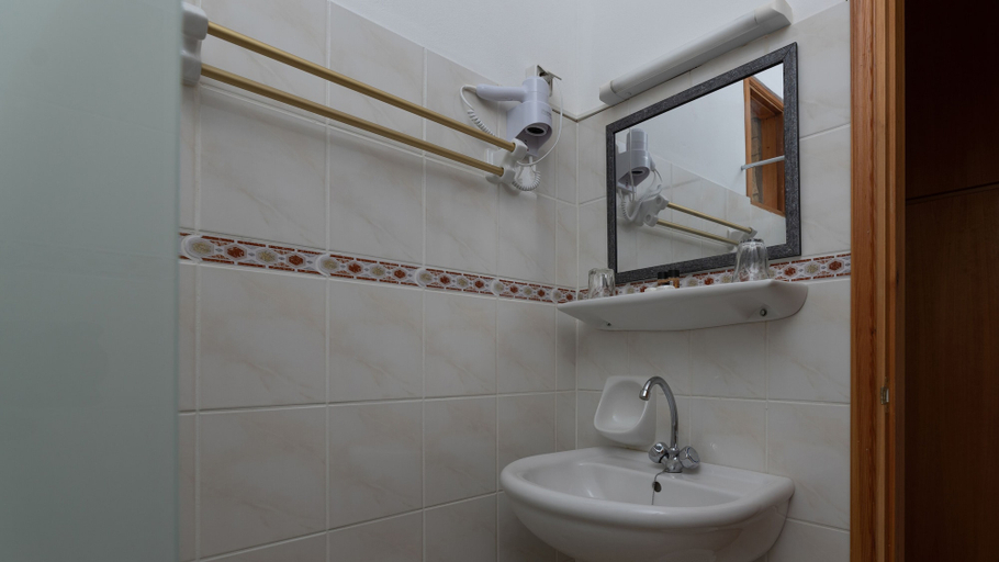 Bathroom 4, Kardamili Beach Hotel, Peloponnese