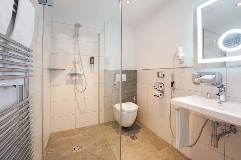 Bathroom 4, Pension Patricia, Zell am See