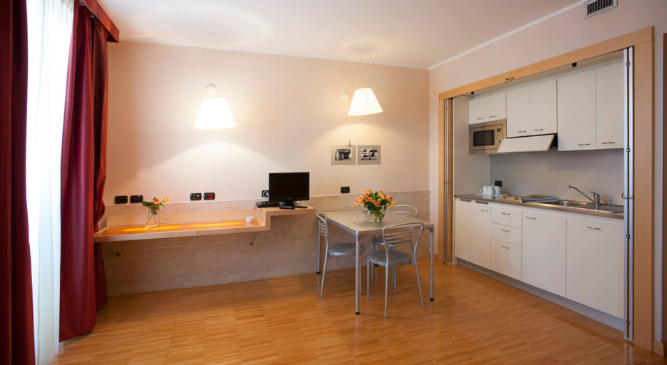 Dining Room 10