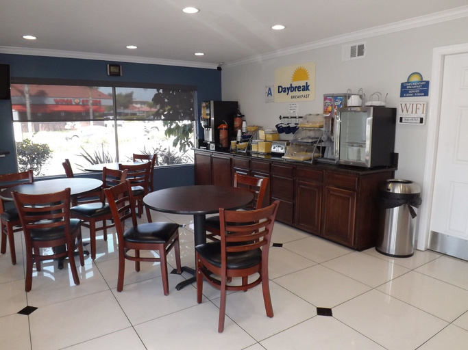 Food & Drinks 5, Days Inn & Suites by Wyndham San Diego SDSU, San Diego