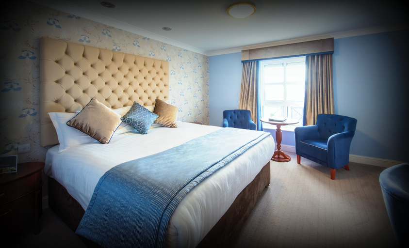 Bedroom 3, Dromhall Hotel
