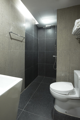 Bathroom 4, Qube Suites Sukhumvit, Khlong Toey