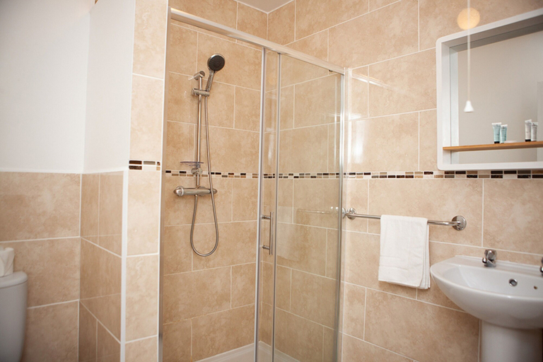 Bathroom, The Seiners Arms, Cornwall
