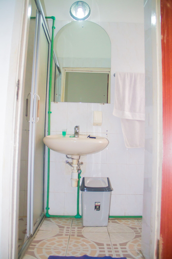 Bathroom 3, Pink Hostel, Accra