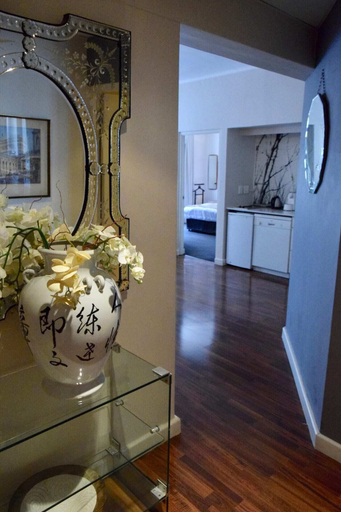 Others 5, Stylish Apartment with Rooftop Pool & City Views, City of Cape Town