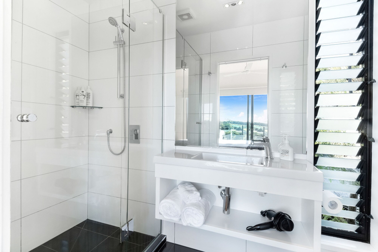Bathroom 3, Cable Bay Views, Auckland