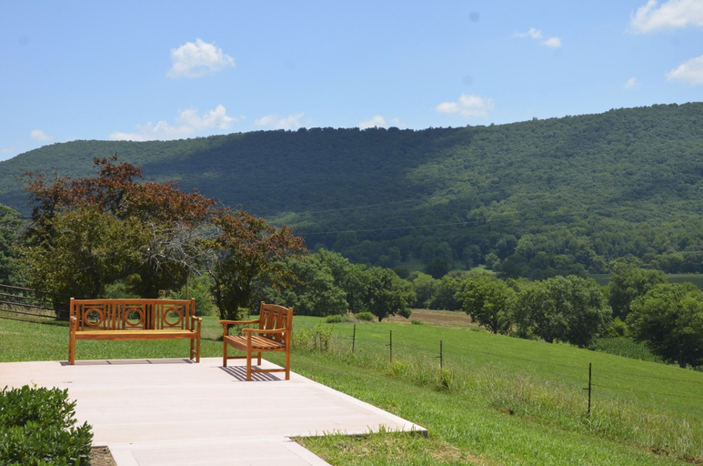 Others 5, Mountain Cove Farms Resort, Walker