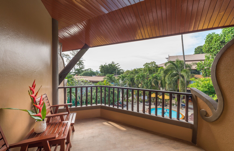 Exterior & Views 24