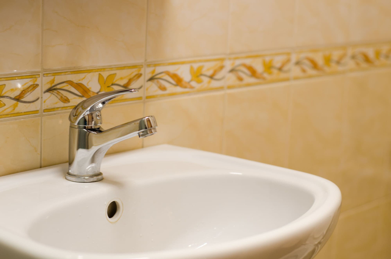 Bathroom 3, Hotel Na Donbasskoy, Novousmanskiy rayon