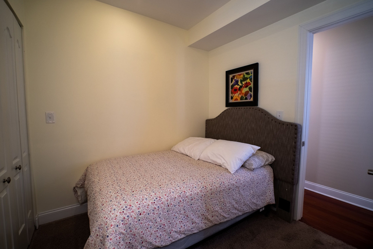 Bedroom 3, Roscoe Village Guesthouse, Cook