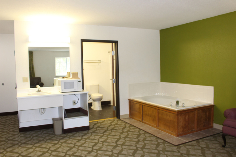Bathroom 4, Super 8 by Wyndham De Soto, Kansas City