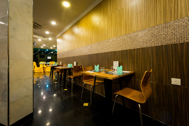 Food & Drinks 16