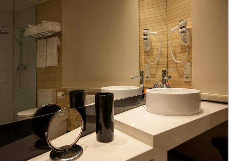 Bathroom 3, San Gil Plaza Hotel, Zamora