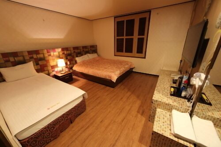 Bedroom 3, Hotel Ballantine, Cheonan