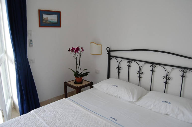 Bedroom 3, Casa Orrico - Blue Grotto, Napoli