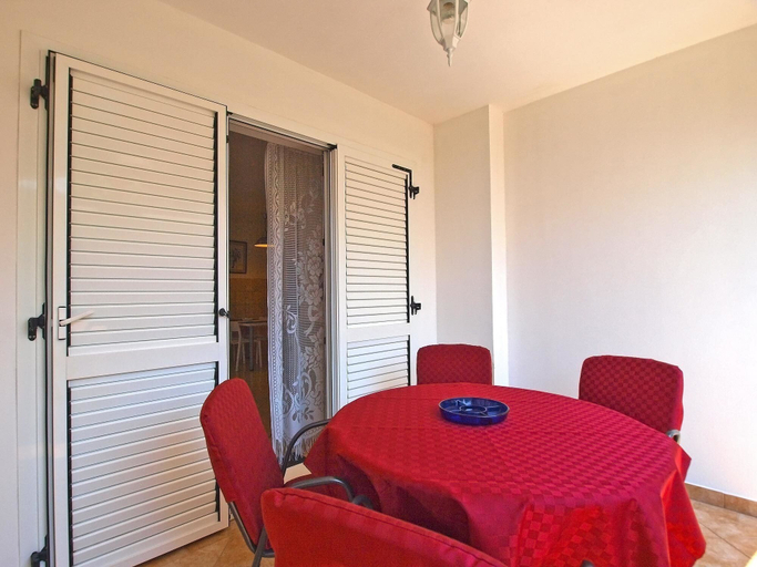 Others 4, Apartment 1406, Pula
