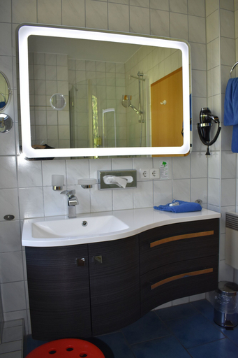 Bathroom 4, Eden Hotel an den Thermen, Breisgau-Hochschwarzwald