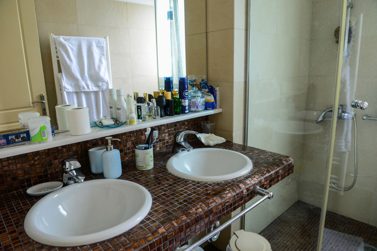 Bathroom 4, Dimitras Villas, Peloponnese