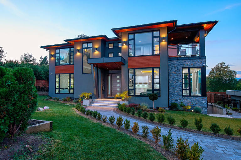 Exterior & Views