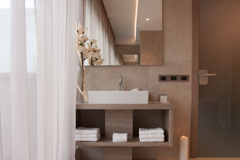 Bathroom 4, The Lodge Hotel, Bolzano