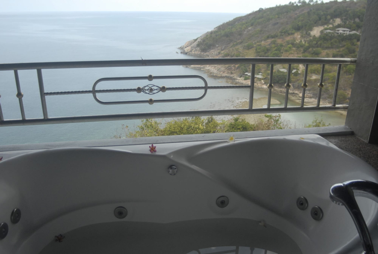 Exterior & Views 12