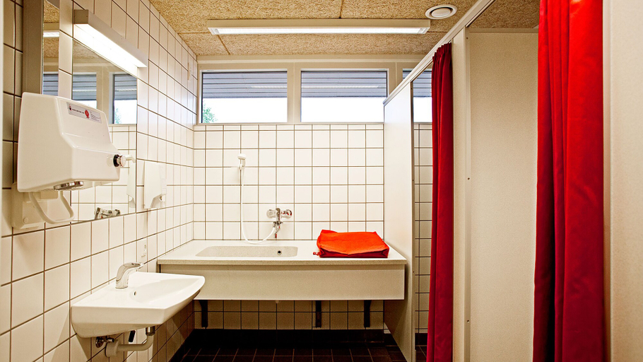 Bathroom 3, LEGOLAND Wilderness Barrels & Cabins, Billund