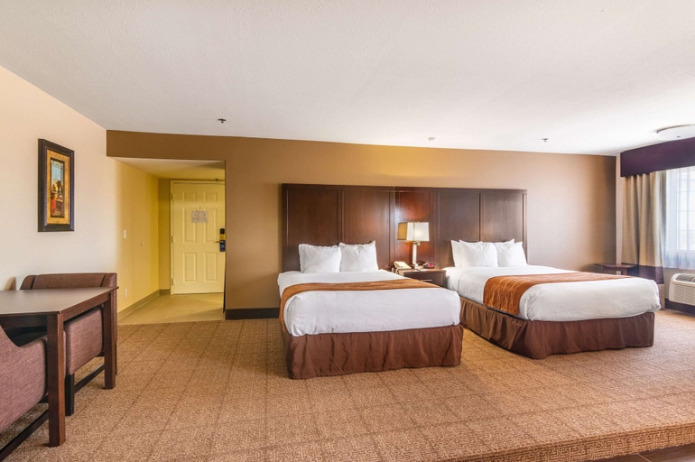 Bedroom 4, Comfort Inn & Suites Mojave, Kern